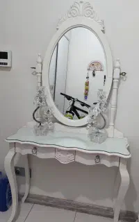 آیینه و یک جفت شمعدان