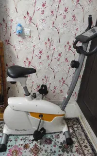 دوچرخه ثابت Housefit تایوانی کاملا نو