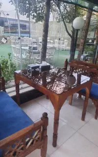نیمکت و میز