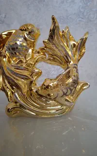 مجسمه طلایی