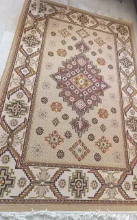 فرش یکی حالت گلیمه