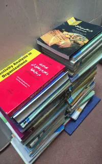 کتاب های دانشگاهی فروشی.