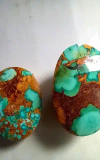 دو عدد نگین  فیروزه نیشابور رگه طلایی  اتیغه