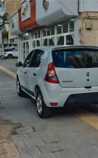رنو ساندرو