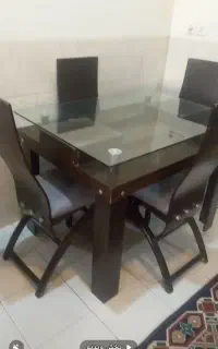 میز‌نهارخوری‌۴نفره‌سالم
