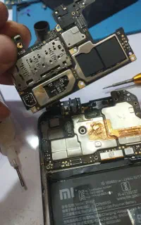 تعمیرات تخصصی آیفون و تمامی برند موبایل و لب تاپ