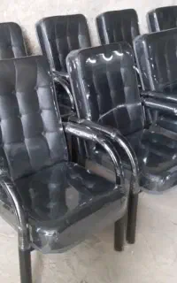 تولید و پخش انواع صندلی و میز اداری تجهیز دفتر