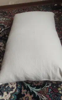 سه عدد بالش پر