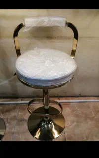 همکار خانم در جواهر فروشی