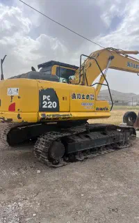کوماتسو ۲۲۰ خط ۸