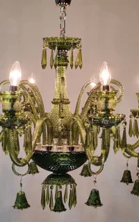 لوستر آویز باکارات سبز با شاخک بلند و زنگوله