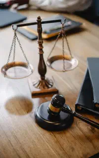 وکیل پایه یک دادگستری و مشاور حقوقی