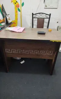 میز و صندلی و میز کامپیوتر