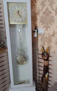 ساعت ایستاده .مجسمه