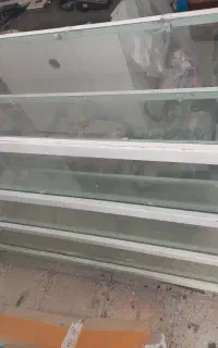 ویترین شیشه ای مغازه