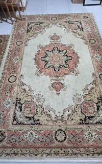 دو عدد فرش ۶ متری همراه ۲ پادری