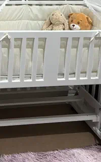 تخت کنار مادر
