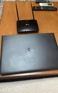 لپتاب دل windows 10 pro + مودم +کابل های جانبی