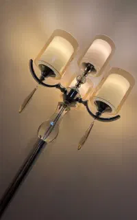 آباژور ایستاده