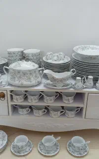سرویس چینی ۱۱۵ پارچه بسیار شیک و زیبا .نو