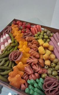 تهیه فینگرفود و چیدمان میز