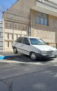 پراید سفید و موتور رهرو ۲۵۰