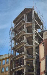 اجرای تخصصی وال‌پست (Wallpost) و نبشی‌کشی ساختمان