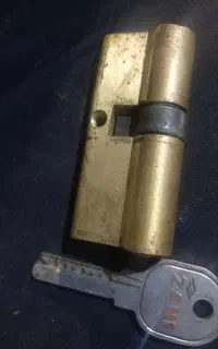 چند تا مغزی ویک عدد قفل در