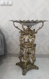 میوه خوری کنار سالنی