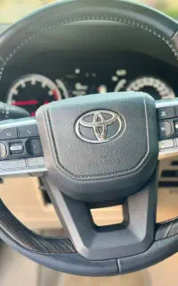 فروش و واردات خودرو از امارات با قیمت مستقیم