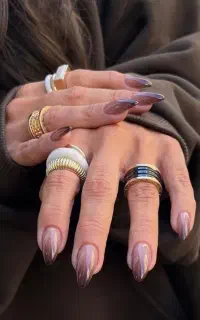 آموزش و کاشت ناخن