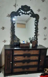 تخت دو نفره همراه با ایینه و دراور