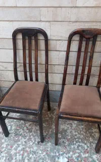دوعدد صندلی چوبی