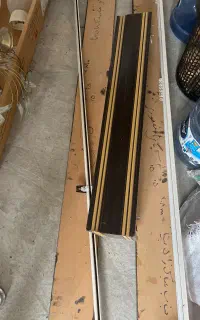 تعدادی چوب پرده با گیره