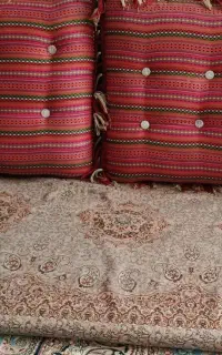 ۶عددپشتی سنتی و۴عدد تشک درحد نو
