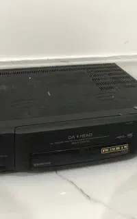 دستگاه ویدیو قدیمی ایوا و عینک سه بعدی