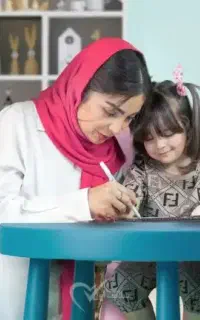 منشی و پرستار کودک