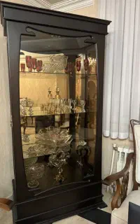 ویترین شیشه ای پشت آینه