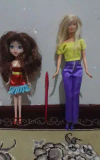 تعدادی عروسک باربی
