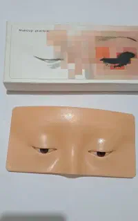 سایه چشم آرایشی