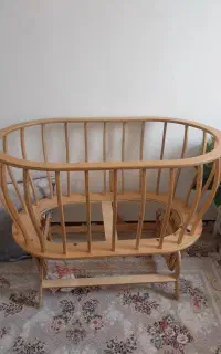 تخت نوزاد گهواره دار