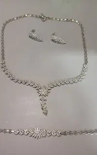 سرویس کاملا مشابه طلا رنگ ثابت