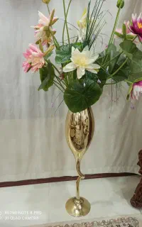گلدان با گل