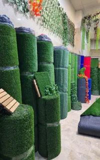 چمن مصنوعی رنگی آبی و قرمز و طوسی و بنفش