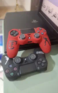 ps 4 اکانتی پرو یک ترا  با دو دسته اورجینال
