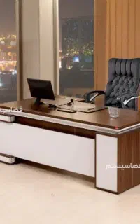 فروشنده در  دفتر فروش(مغازه)