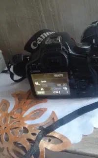 فروش دوربین کانون بسار کم کار همه جاش اصل دوربین