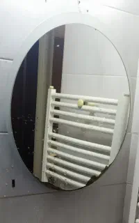 توالت فرنگی و روشویی و دوش حمام