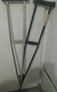 عصا زیر بغل