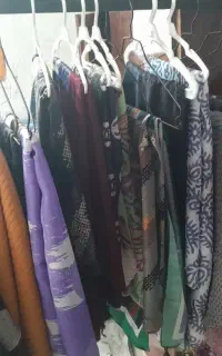 فروش لباس زنانه بچه گانه و‌شال و روسری